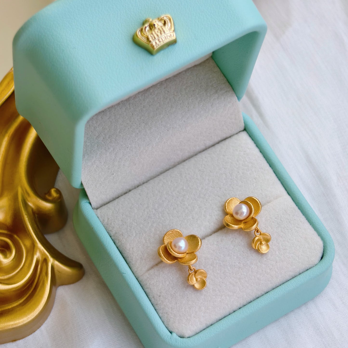 Vintage Gold Matte Floral Pearl Stud Earrings