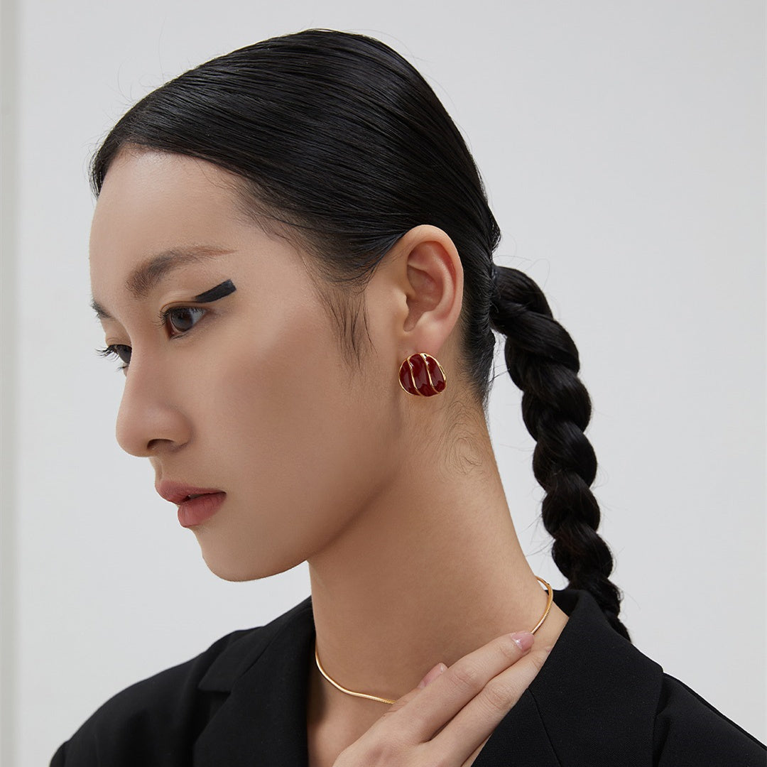 Pendientes de uranio con gotas de rayas retro rojas